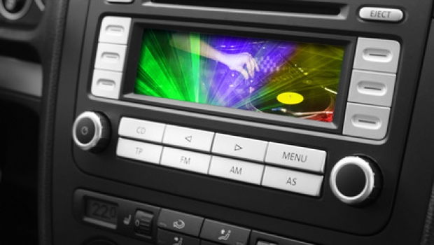 Welche Funktionen bietet ein Autoradio neben dem Musik hören?